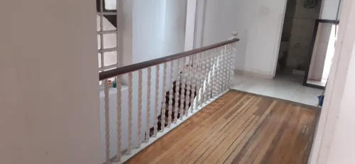Casa De 3 Pisos Estilo Ingles