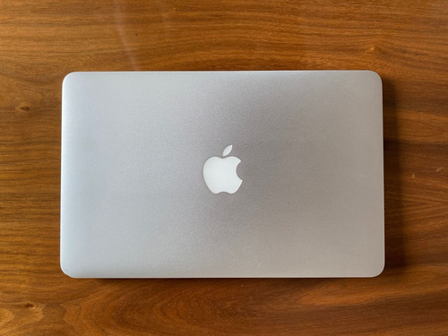 Macbook Air Plata 11 , 8gb De Ram 128gb