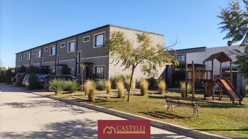 Duplex De 4 Ambientes En Venta En Pilar