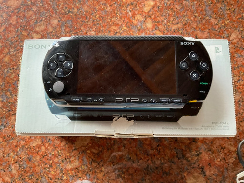 Psp-1004 Sony Portátil Completo 3 Jgos. + 2 Peliculas Origin (Usado)