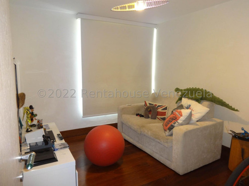 Ss: Vende Apartamento 25-13167 En Lomas De San Roman De 241 M2, 3h/3b/2pe