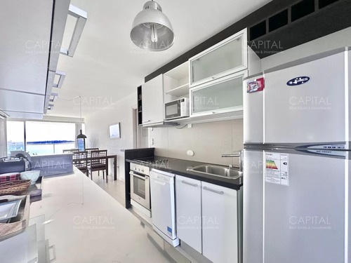 Apartamento De Dos Dormitorios Con Parillero En Alquiler Anual, Playa Mansa.