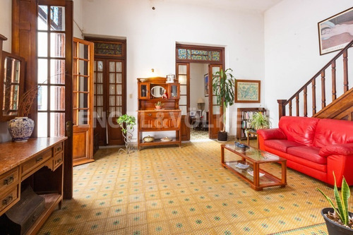 Casa De Estilo Con Gran Fondo Verde - Id 5444