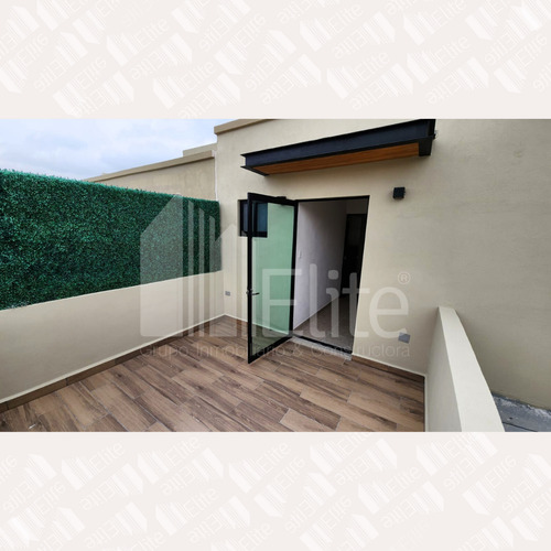 Casa Con Roof Garden En Venta En Misión Montejo Queretaro