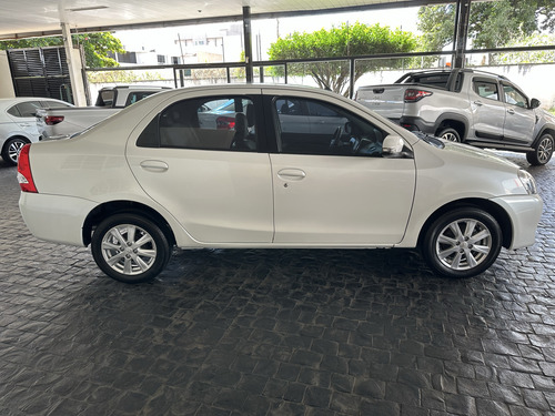 Toyota Etios 1.5 XLS SEDAN 16V FLEX 4P AUTOMÁTICO