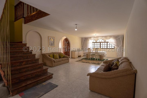 Casa En Venta Con Amplias Áreas Verdes Con Piscina Colinas De Carrizal, Carrizal Altos Mirandinos