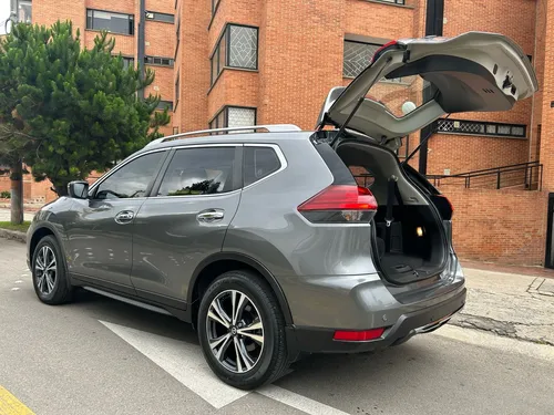 Nissan Xtrail T-32 exclusive 2.5 AT 4x2 7 puestos