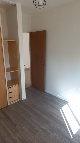 Departamento De 2 Ambientes En Pleno Centro Comercial De Flores - Nuevo Wp De Contacto 1137868438!