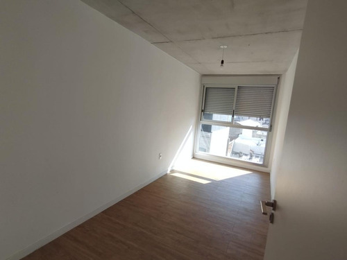 Imagen 9 de 18 de Alquiler Dos Dormitorios Barrio Sur, Terraza, A Metros De La Rambla