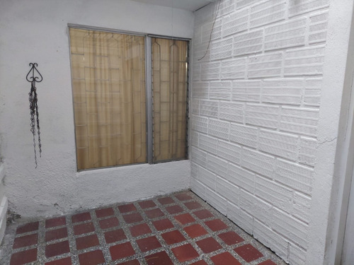 Imagen 19 de 22 de Casa En Primer Piso De 135 Mts2 Para Uso Comercial, Ubicada En Laureles La Castellana, Sector Estratégico A 20 Metros De La Avenida 33 Y A 100 Metros De La Avenida 80. (solo Para Uso Comercial)