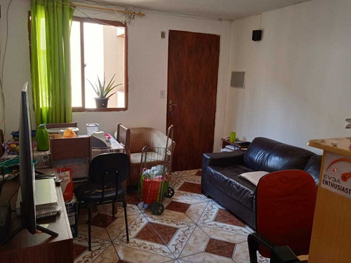Vendo Apartamento Bem Conservado Com 2 Quartos, Ótimo Local E Bem Barato!