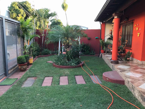 Imagen 2 de 14 de Imponente Casa De 5 Dormitorios Vendo A 100 Metros De Acceso