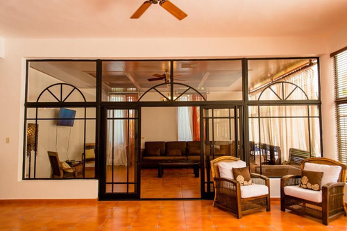 Vendo Magnífica Villa En Metro Country Club, Una Mansión De Lujo En Juan Dolió, República Dominicana