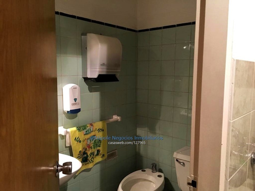 Venta Espectacular Ofician En Ciudad Vieja, Con Gge. Napole