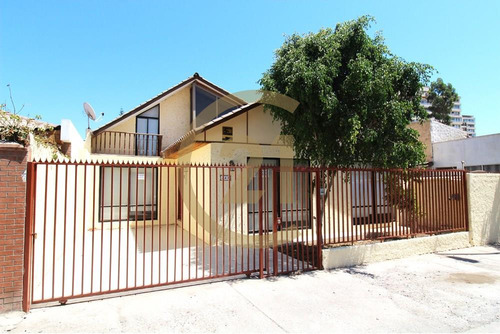 Casa En Renta Sector Capilla Candelaria.