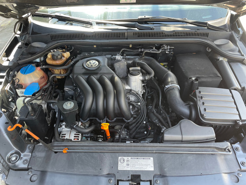 Volkswagen Jetta 2.0 Comfortline Flex 4p Automática