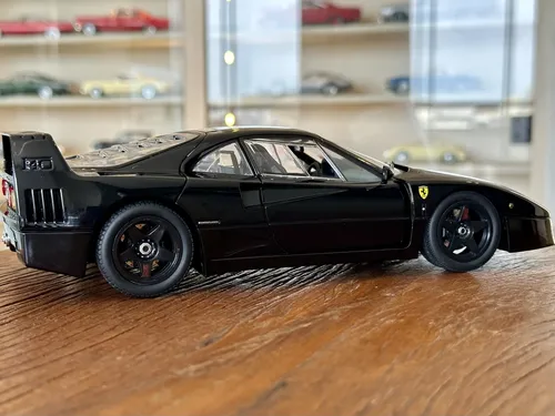 Miniatura Ferrari F40 1987 All Black Kyosho 1:18 F 40