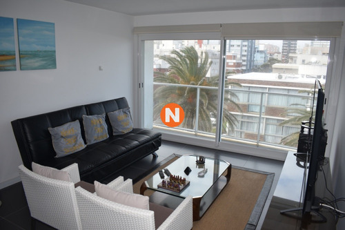 Venta De Hermoso Apartamento De 3 Dormitorios En Brava Peninsula