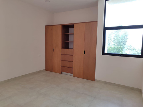 Casa En Venta Merida, Temozon Norte En Privada, Modelo Nardo Con Piscina, Entrega Inmediata.