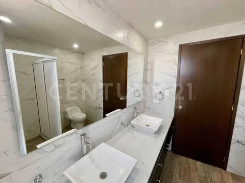 Casa En Venta En Britania La Calera, Puebla.
