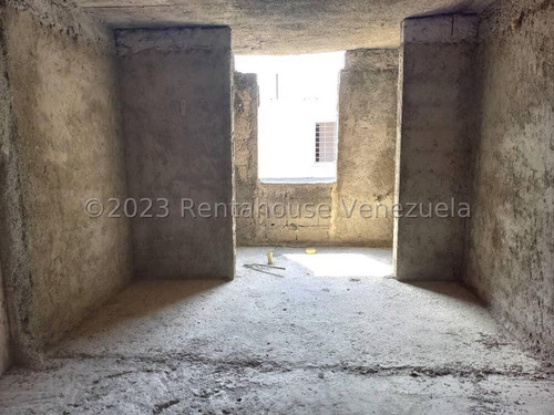 Casa En Venta En Sector La Ensenada Primer Piso Cuenta Dos Habitaciones; Una Principal Con Baño Y Vestier, Y La Segunda Habitación Con Baño Gabriela C.