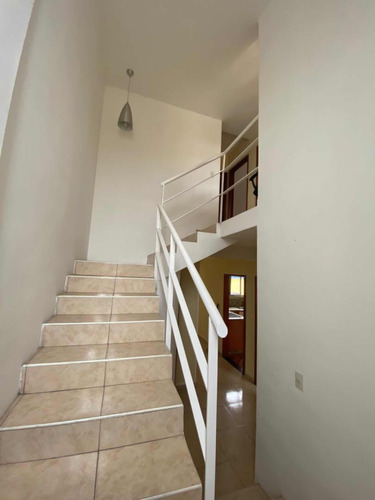 Hermosa Casa Bifamiliar Urb Teques Iii La Santa María