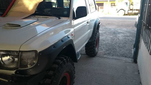 Imagem 1 de 4 de Conjunto De Alargadores De Paralamas Pajero Gls-b