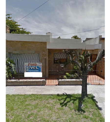 Casa 3 Amb A Refaccionar En Lote De 10 X 25. En Zona Residencial.