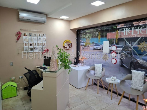 En Alquiler Local Comercial Inm De 50 M2 Completamente Operativo, En Funcion De Un Centro Medico Estetico, Cuenta Con Area De Recepcion, 2 Consultorios, Baño, Ducha, Estacionamientos, Las Chimeas