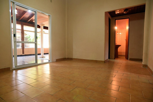 Imagen 12 de 30 de Casa 3 Ambientes Venta V Luzuriaga Parrilla Terraza Negocia
