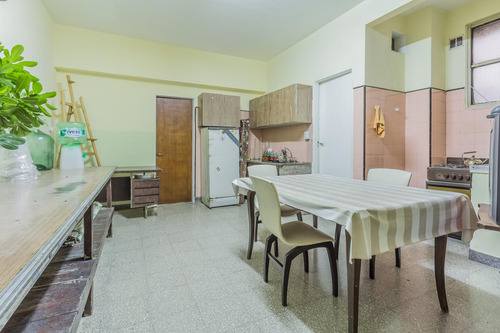 Local - San Telmo - Local A La Calle Con Subsuelo 183,82 M2 Totales.