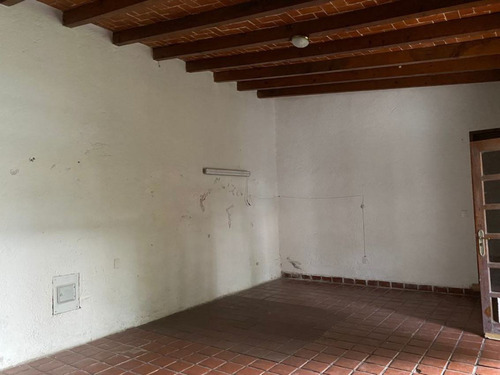 Comercial En Esquina Con Frente A La Avenida San Diego - Roq-825-cs