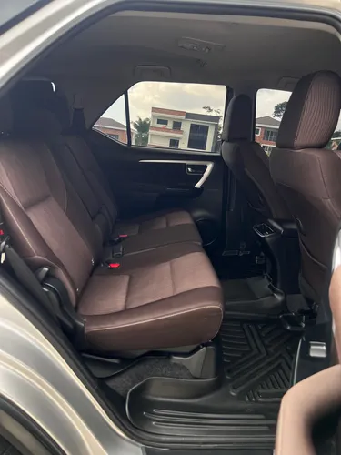 Toyota Fortuner SW4 XROAD 4x4 2.8l