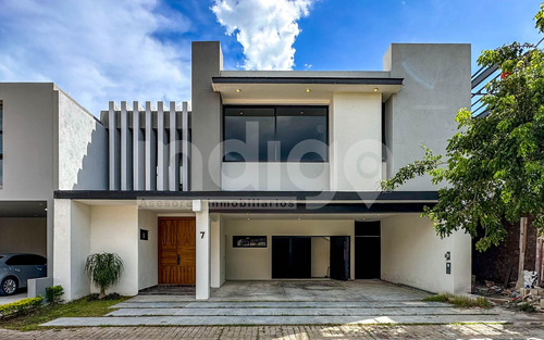 Casa En Venta En Mérida En Privada Soluna, Temozón Norte