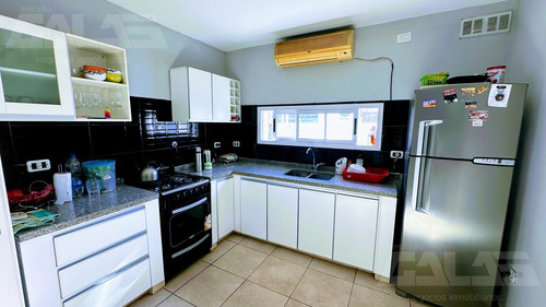 Casa Minimalista De 4 Amb Con Local Totalmente Independiente