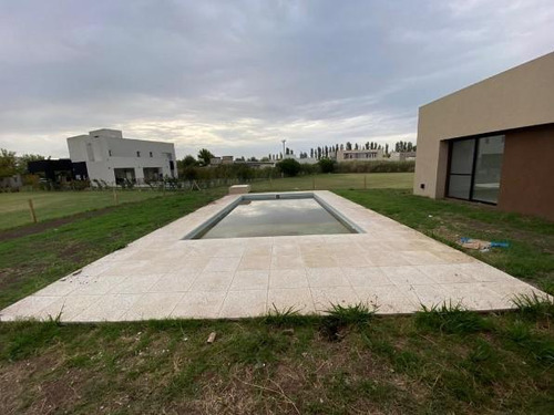 Casa 4 Amb C/ 2 Cocheras Y Pileta - Terravista