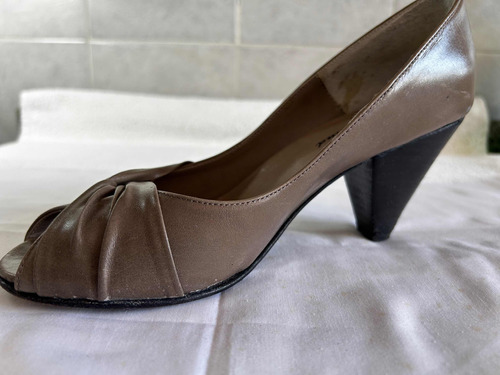 Zapatos Mujer. Elegante Vestir. Vintage