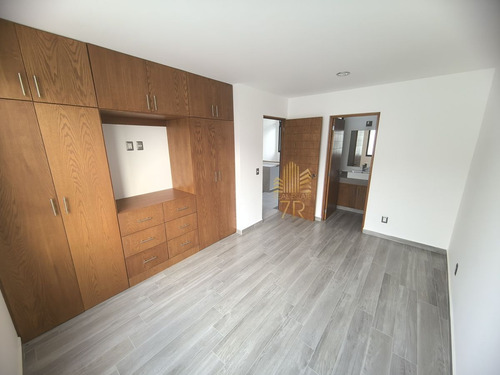 Casa De Autor En Zibata En Venta O Renta Con Recámara En Planta Baja O Estudio