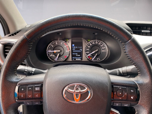 Toyota Picape Cabine Dupla SRX 2.8 TDI CD 4x4 (Aut)