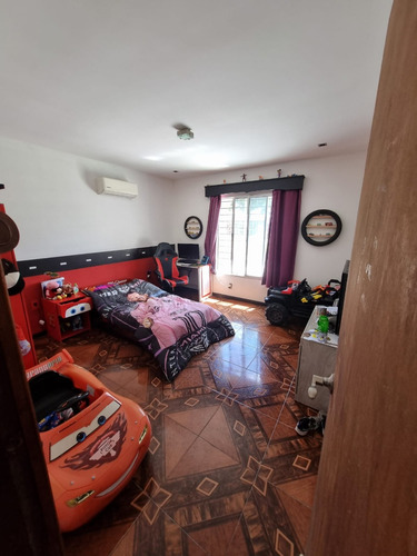 Casa 4 Dormitorios Impecable Gran Terreno Barbacoa