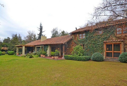 Casa En Venta De 4 Dormitorios En Lo Barnechea