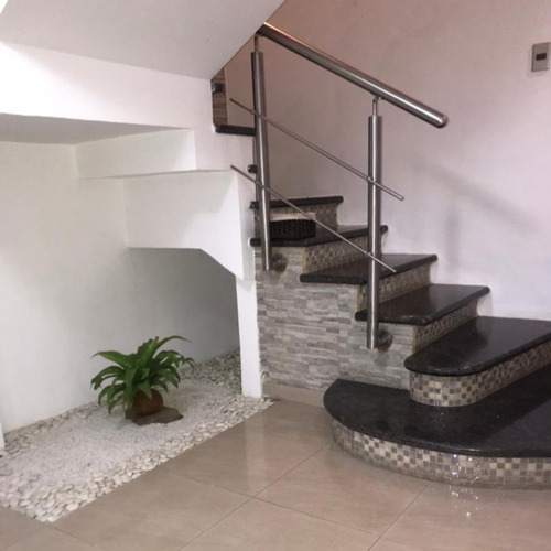 Imagen 3 de 14 de Venta Townhouse Lomas Alto, Urb Lomas Del Este Valencia
