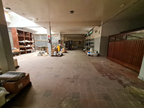 Vende Local Industrial O Deposito - Padrón Único De 1800 M2 - Brazo Oriental
