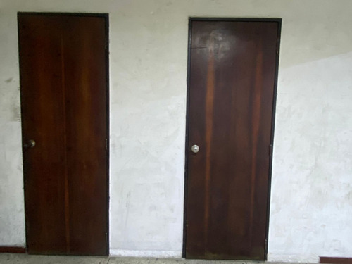 Edificación Comercial En Venta O Alquiler De 3 Niveles Más Azotea, A Pie De Calle, Avenida Bolivar Sur
