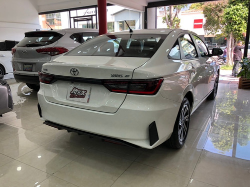 Imagen 3 de 12 de Toyota Yaris E