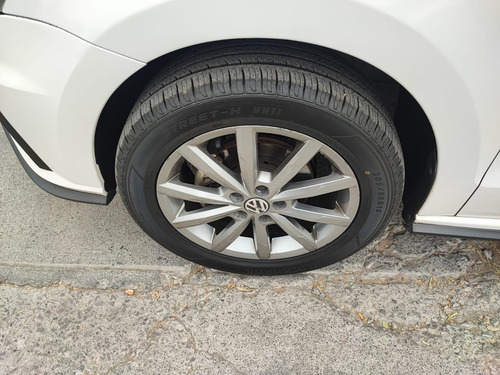 Volkswagen Vento 2.0 Confortline Mt
