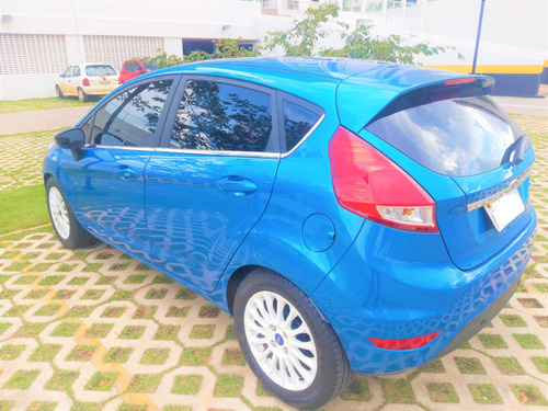 Ford New Fiesta 1.6 Azul Com Rodas Esportivas
