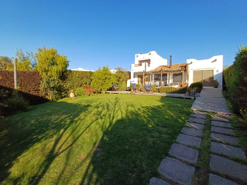 Linda Y Cómoda Casa Se Arrienda Año Corrido Condominio