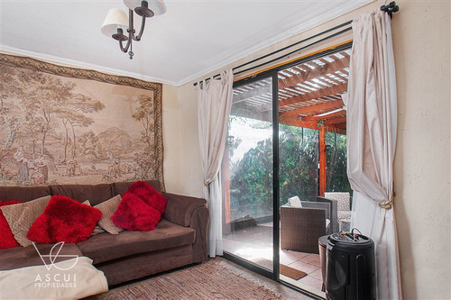 Casa En Venta De 3 Dorm. En Las Condes