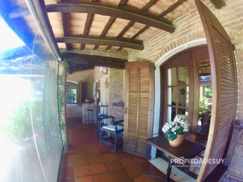 Muy Lindo Chalet De Tres Dormitorios-ref:873